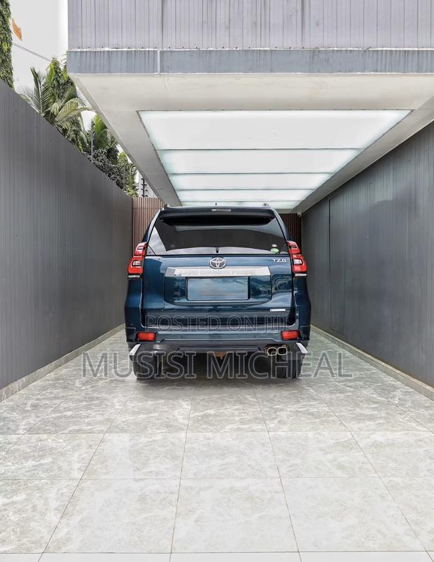 Toyota Land Cruiser Prado 2.8 2021 Blue