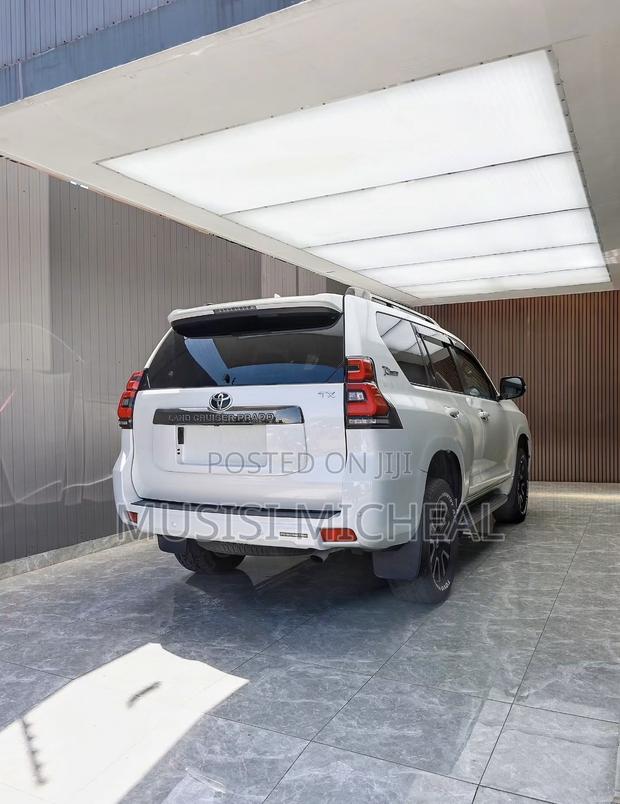 Toyota Land Cruiser Prado 2.8 2021 White