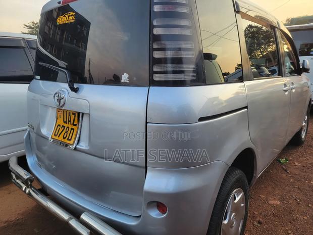 Toyota Sienta 1.5 AWD 2006 Silver