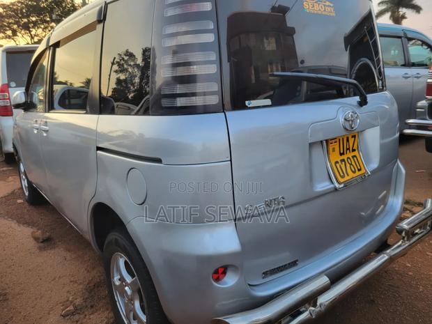 Toyota Sienta 1.5 AWD 2006 Silver