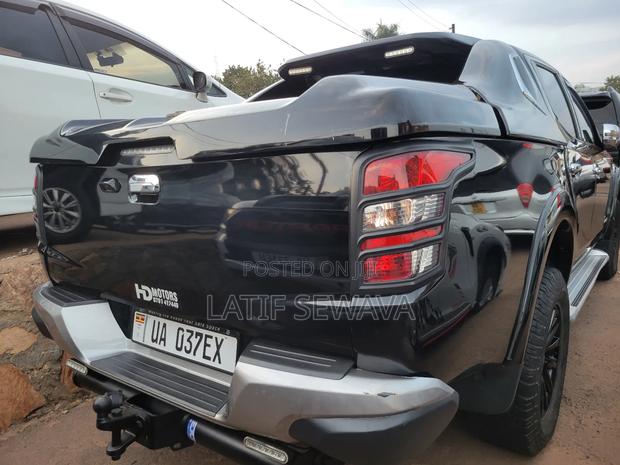Mitsubishi L200 Double Cab 2.4 181hp 4WD 2018 Black