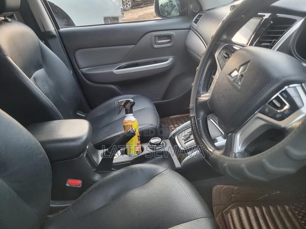 Mitsubishi L200 Double Cab 2.4 181hp 4WD 2018 Black