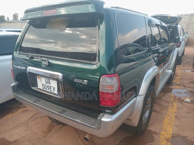 Toyota Hilux Surf 2000 Green