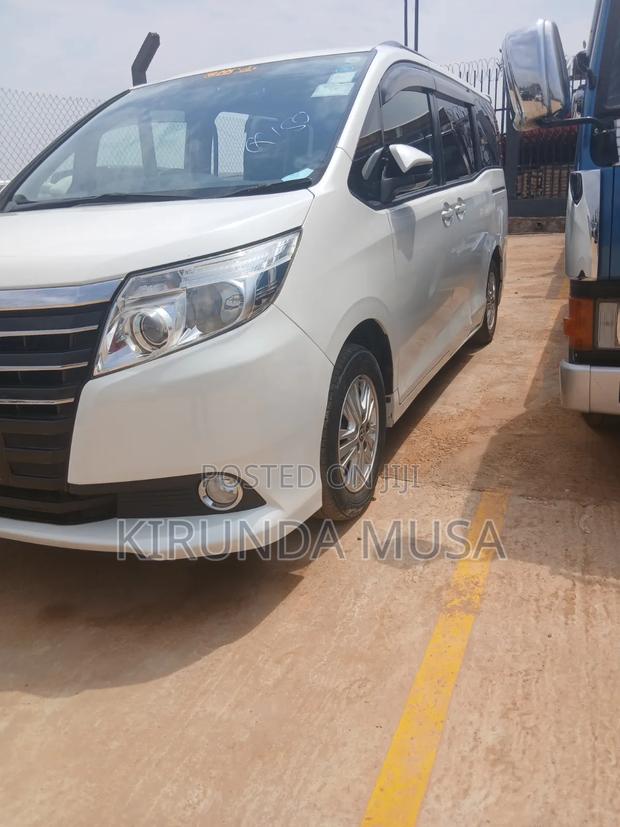 Toyota Noah 2014 White