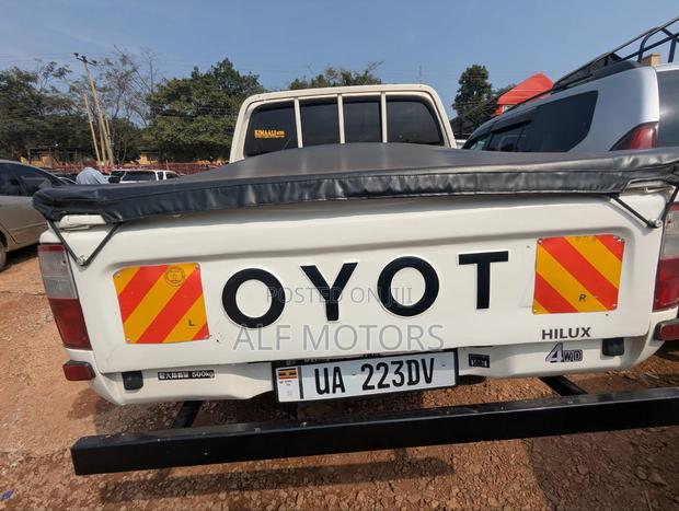 Toyota Hilux 2008 White
