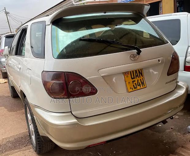 Toyota Harrier 2000 White