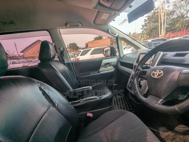 Toyota Noah 2010 Black