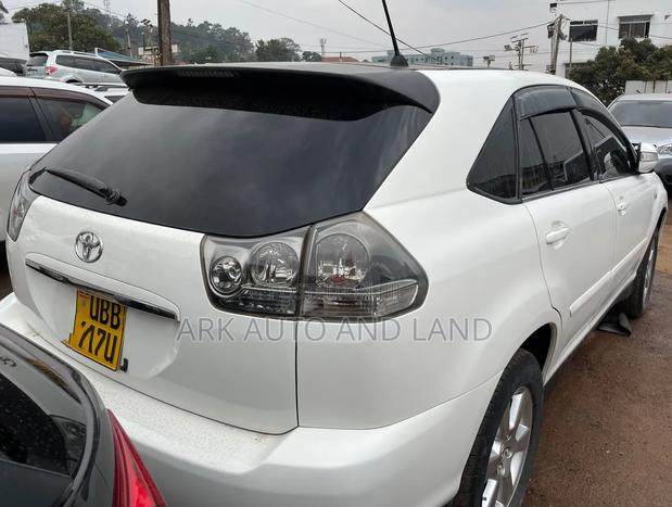 Toyota Harrier 2006 White