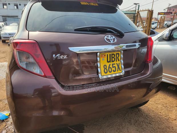Toyota Vitz 1.3 FWD 5dr 2012 Maroon