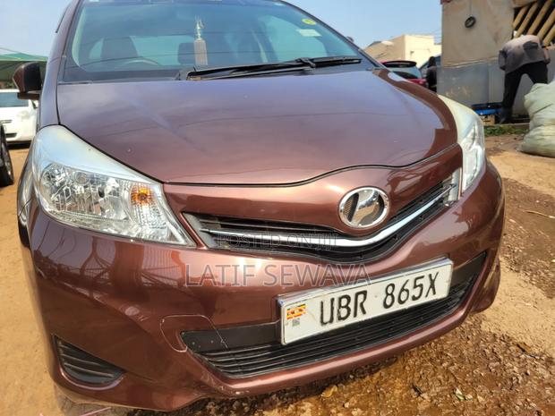 Toyota Vitz 1.3 FWD 5dr 2012 Maroon