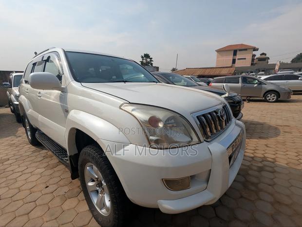 Toyota Land Cruiser Prado 2001 White