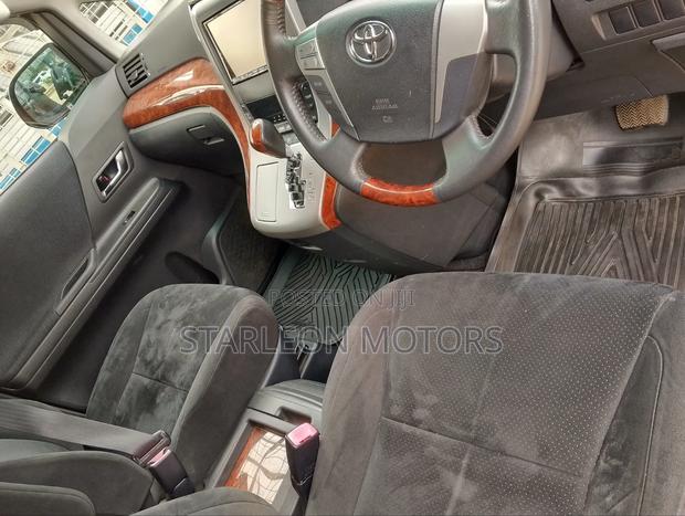 Toyota Alphard 2010 White