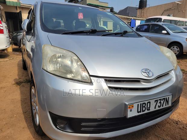 Toyota Passo Sette 1.5 FWD 2010 Silver