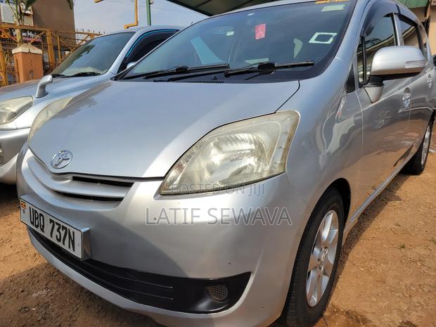 Toyota Passo Sette 1.5 FWD 2010 Silver