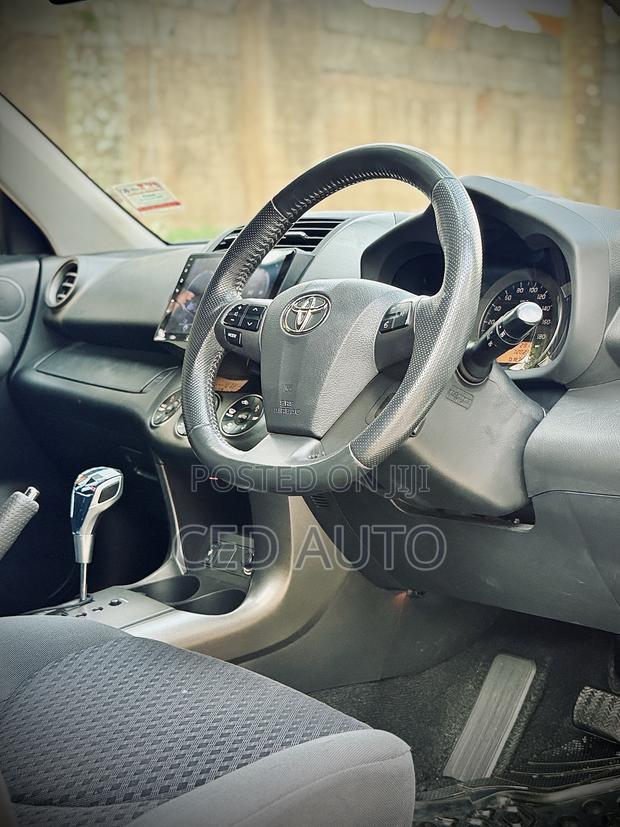 Toyota Vanguard 2012 White