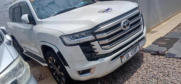 Toyota Land Cruiser Prado 2019 White