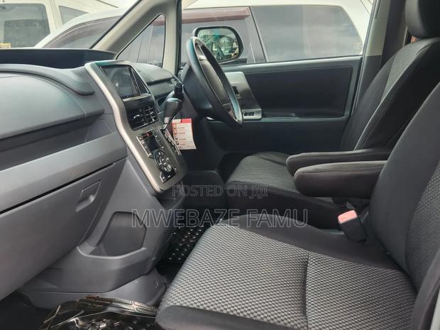 Toyota Noah 2010 White