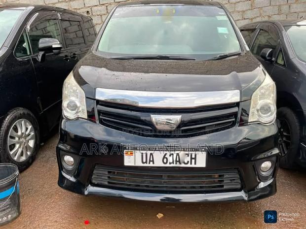 Toyota Noah 2011 Black