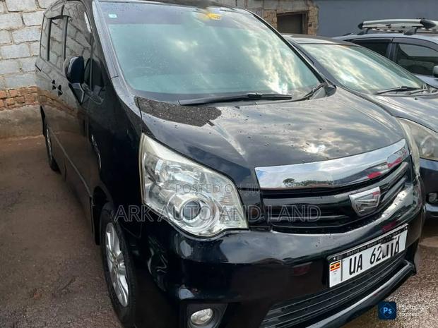 Toyota Noah 2011 Black