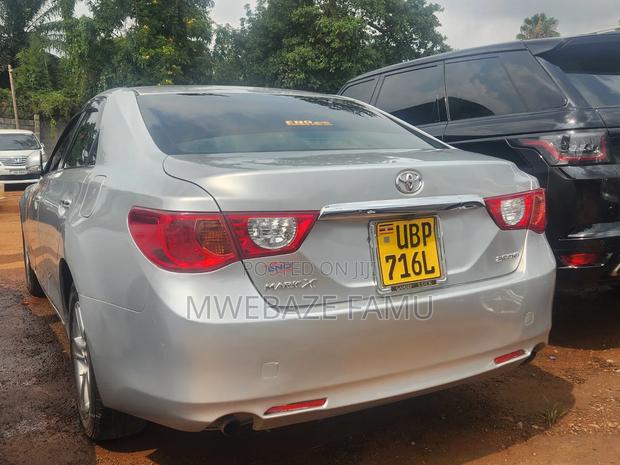 Toyota Mark X 2010