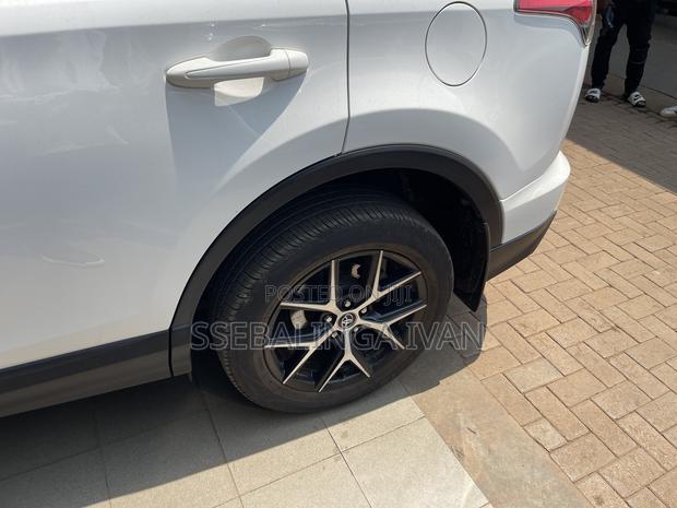 Toyota RAV4 2018 White