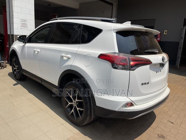 Toyota RAV4 2018 White
