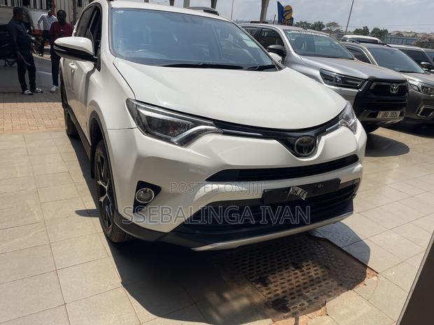 Toyota RAV4 2018 White