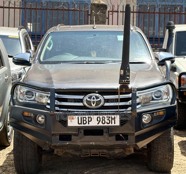 Toyota Hilux Revo Double Cab Deisel 2.8 AWD 2017 Gray
