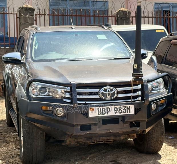 Toyota Hilux Revo Double Cab Deisel 2.8 AWD 2017 Gray