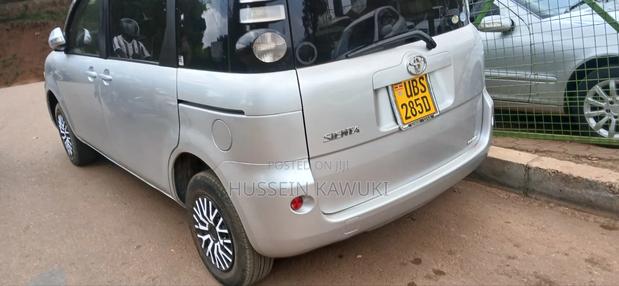 Toyota Sienta 2008 Silver