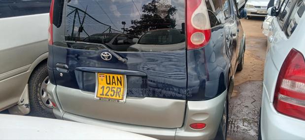 Toyota Fun Cargo 2005 Blue