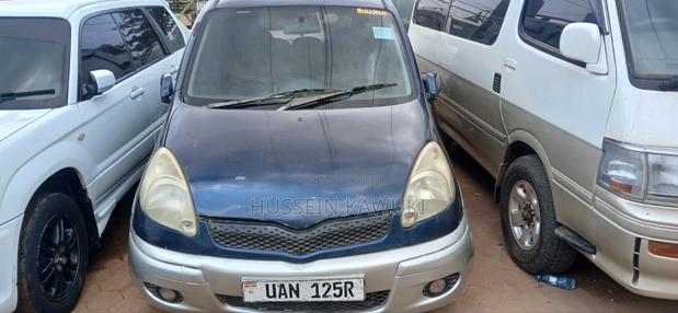 Toyota Fun Cargo 2005 Blue