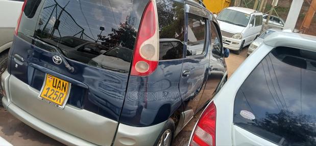 Toyota Fun Cargo 2005 Blue