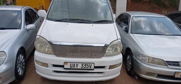 Toyota Regius 1998 White