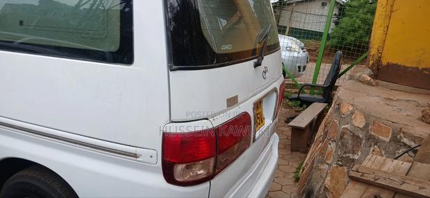 Toyota Regius 1998 White