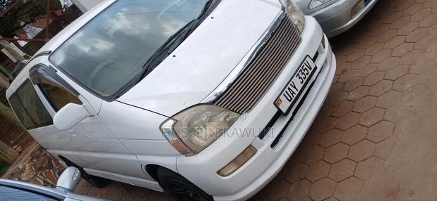 Toyota Regius 1998 White