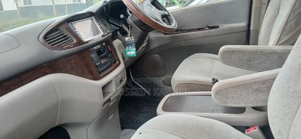 Toyota Regius 1998 White