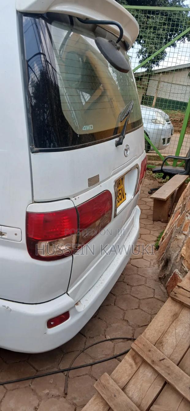 Toyota Regius 1998 White