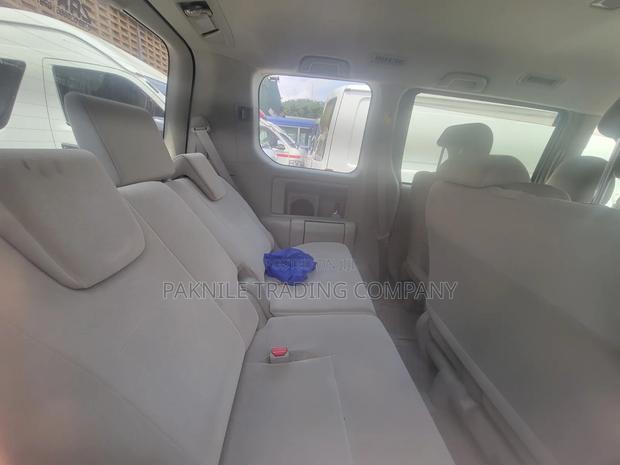 Toyota Noah 2.0 143hp FWD (8 Seater) 2013 White