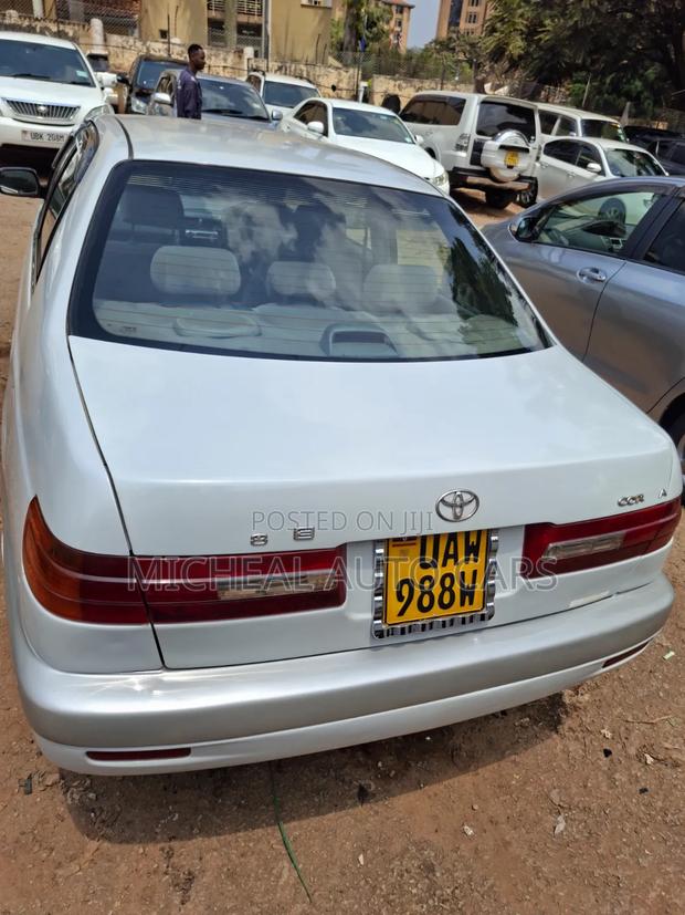 Toyota Corona Premio 2000 White