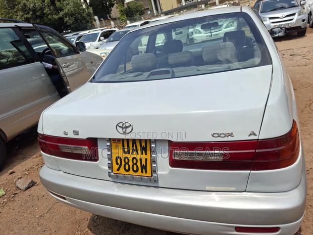 Toyota Corona Premio 2000 White