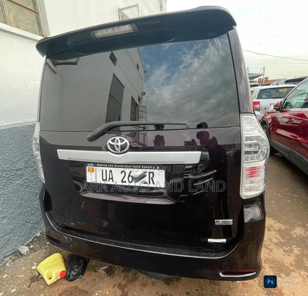 Toyota Noah 2012 Black