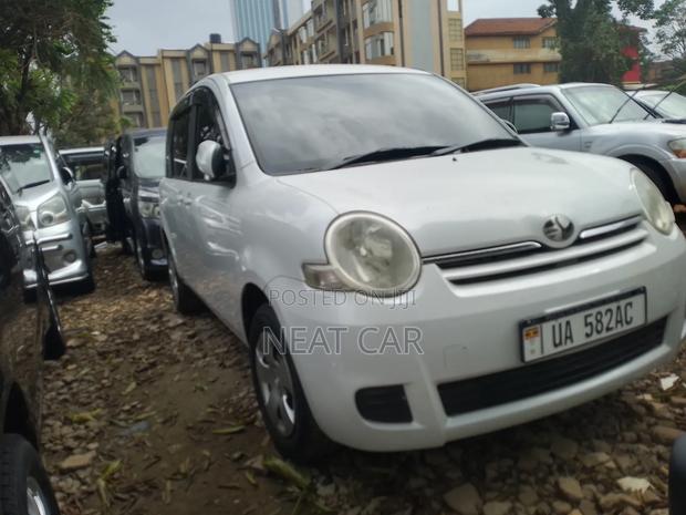 Toyota Sienta 2011 White