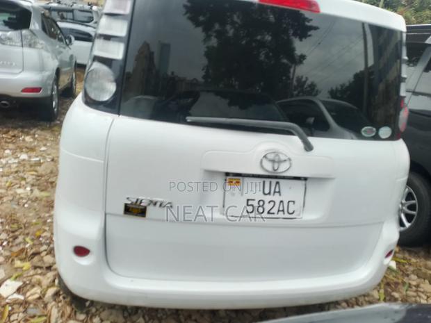 Toyota Sienta 2011 White