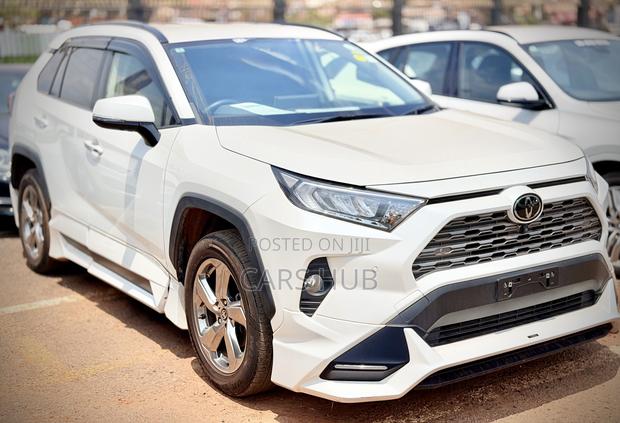Toyota RAV4 XLE Premium AWD 2020 White