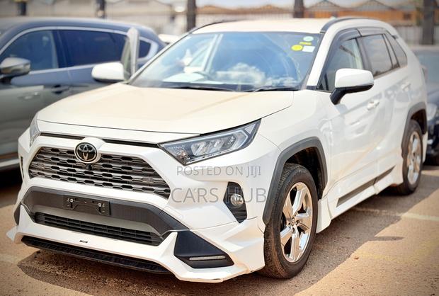 Toyota RAV4 XLE Premium AWD 2020 White