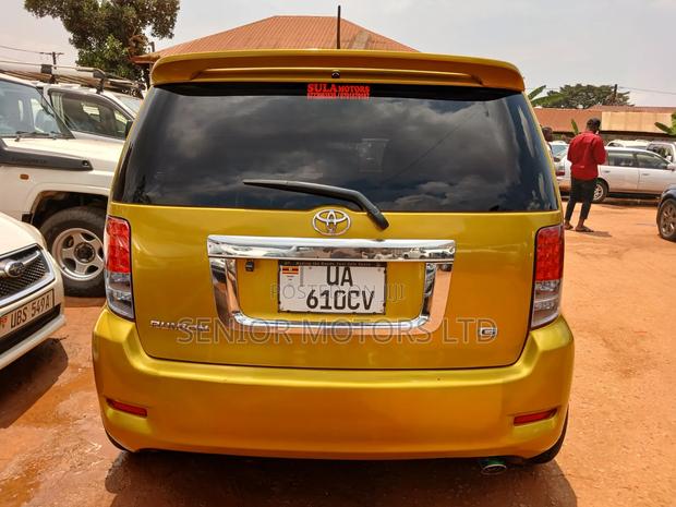 Toyota Rumion 2024 Gold