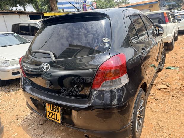 Toyota Vitz 2009 Black