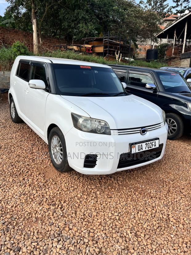Toyota Corolla Rumion Hatchback 1.5 FWD 2009 White