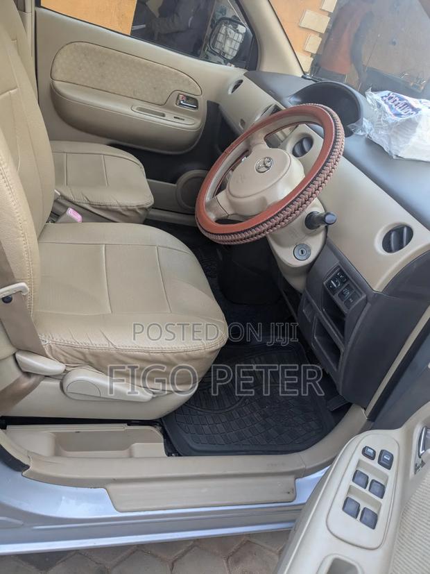 Toyota Sienta 2006 Silver
